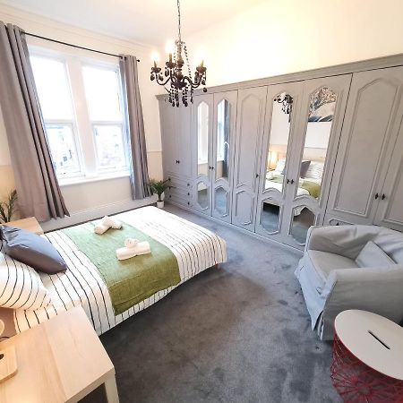Large 3 Bed Flat, Free Parking Apartment Newcastle upon Tyne Exterior foto
