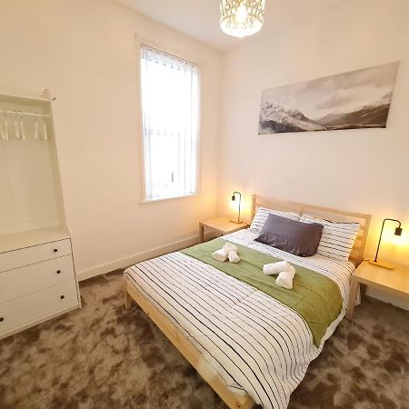 Large 3 Bed Flat, Free Parking Apartment Newcastle upon Tyne Exterior foto