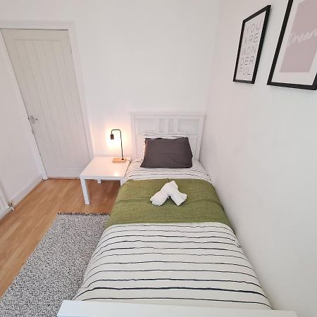 Large 3 Bed Flat, Free Parking Apartment Newcastle upon Tyne Exterior foto