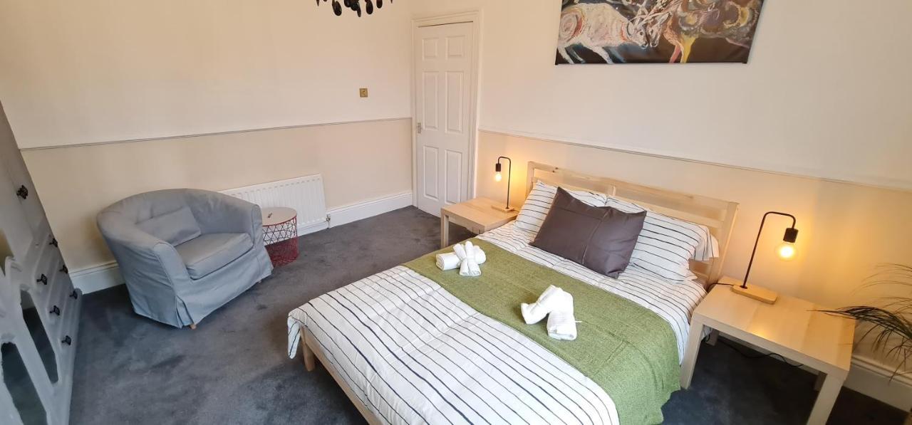 Large 3 Bed Flat, Free Parking Apartment Newcastle upon Tyne Exterior foto