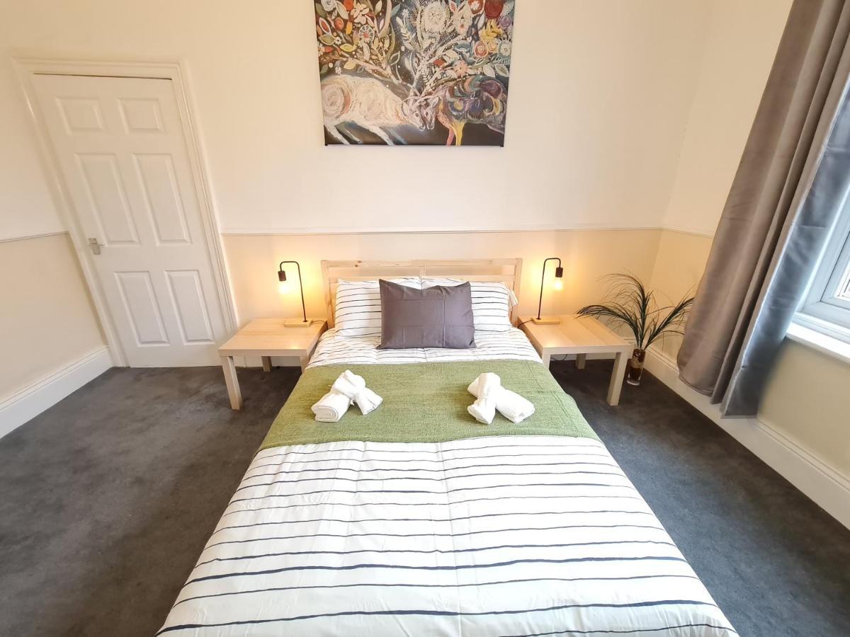 Large 3 Bed Flat, Free Parking Apartment Newcastle upon Tyne Exterior foto